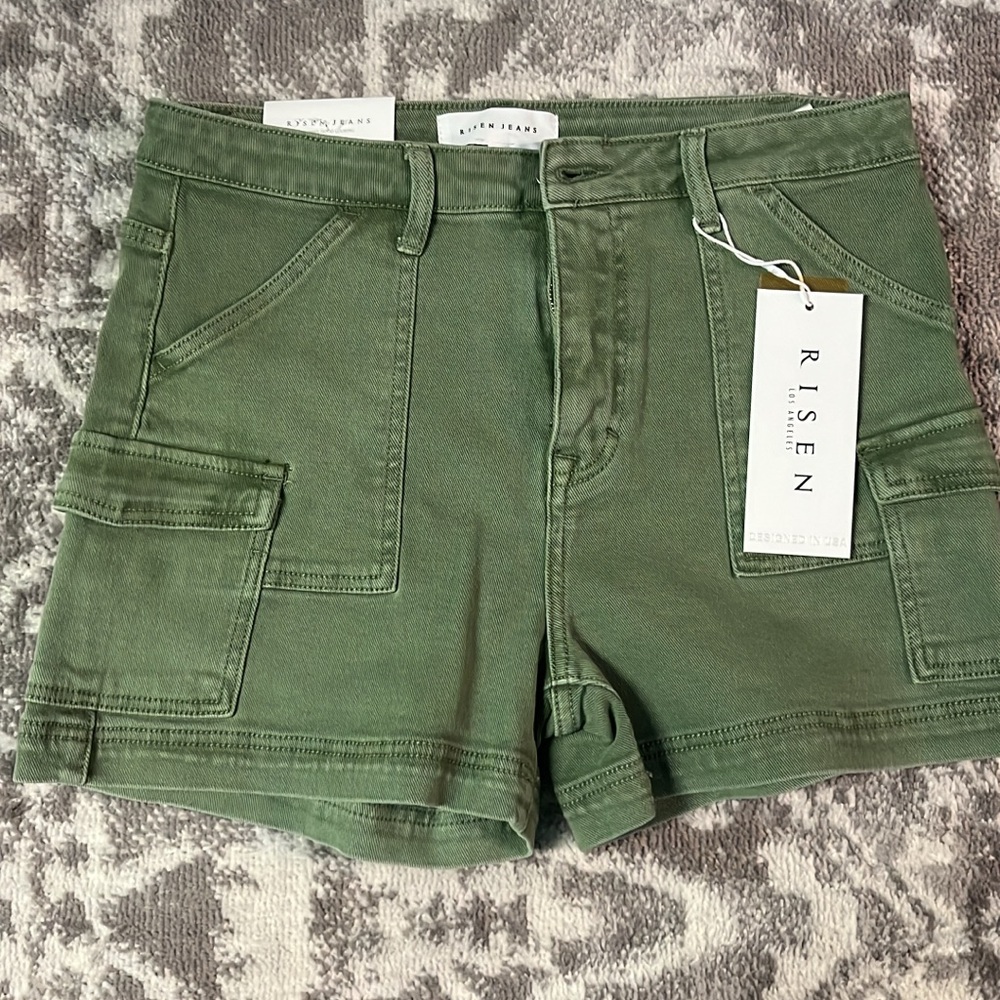 Green Cargo Shorts with Pockets and Sturdy Fabric